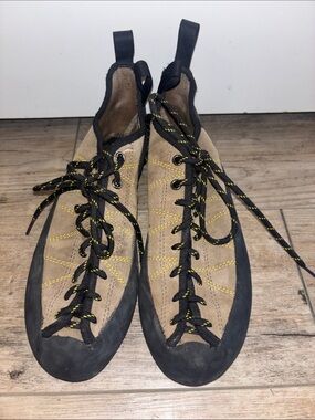 Men's Tan Suede Lace-Up Climbing Shoes - Black Trim 7.5